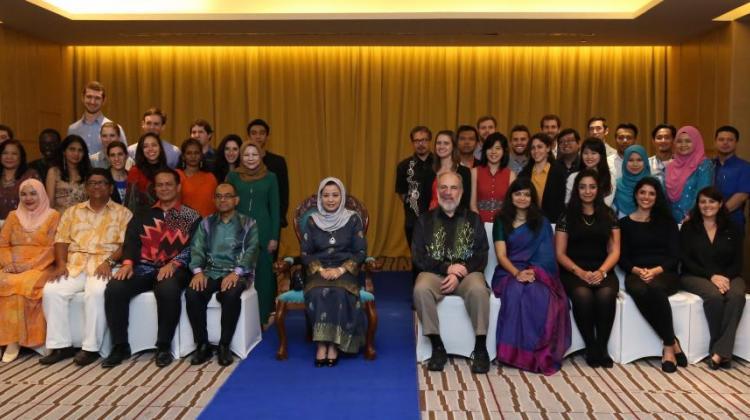 Group photo of participants of the MSCP practicum, in Johor Bahru with the queen of Johor